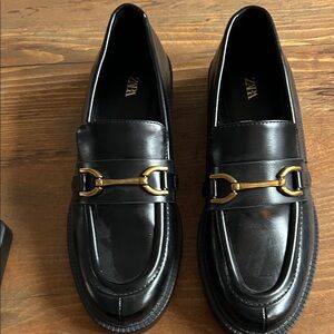Zara Women's Black Flats with Gold Detailing